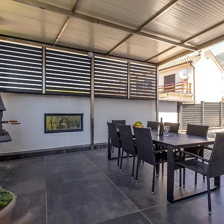 Pool House Beba - Happy *