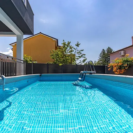 Pool House Beba - Happy *